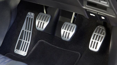 Nissan X-Trail Platinum Edition - pedals