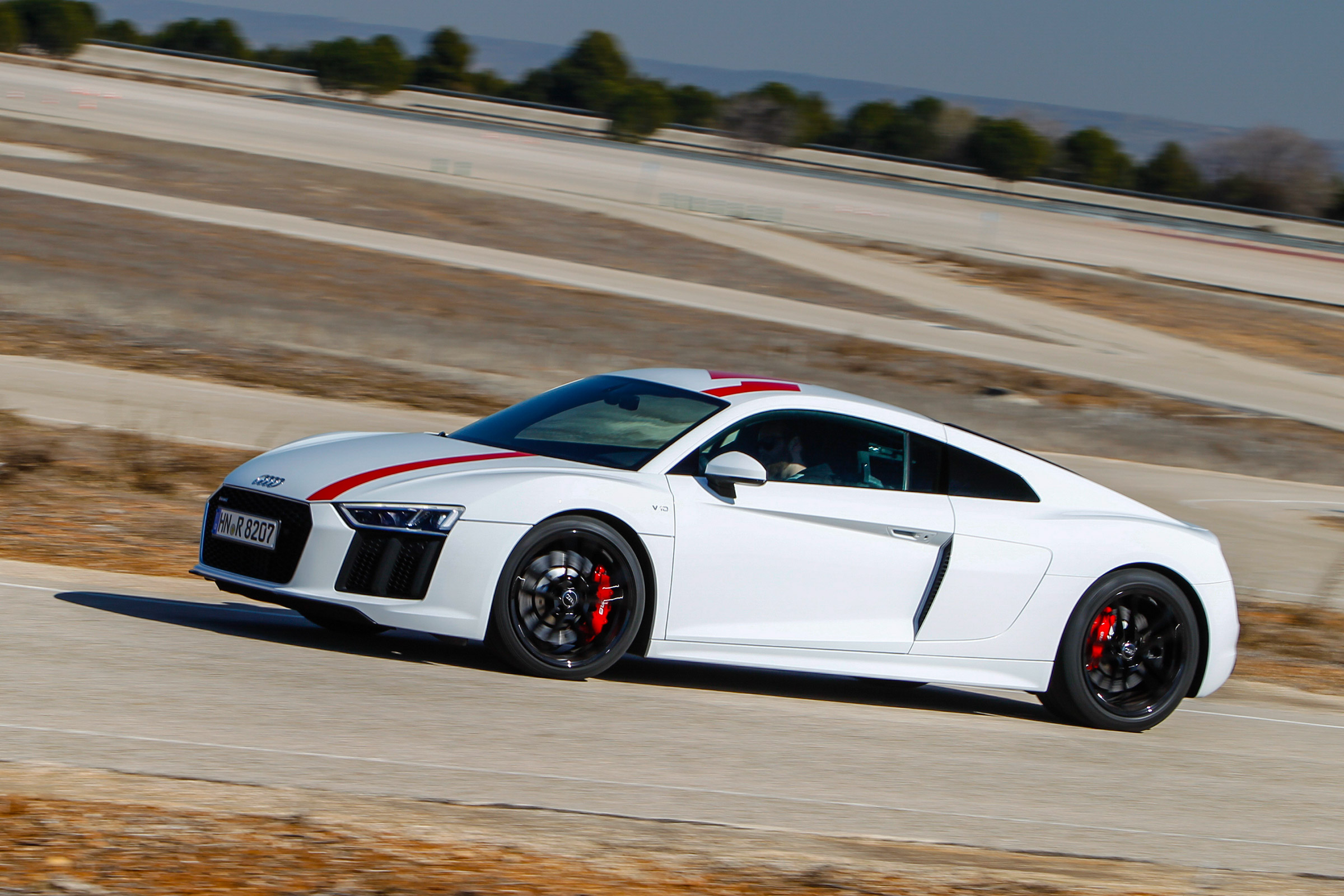 Audi R8 RWS - side