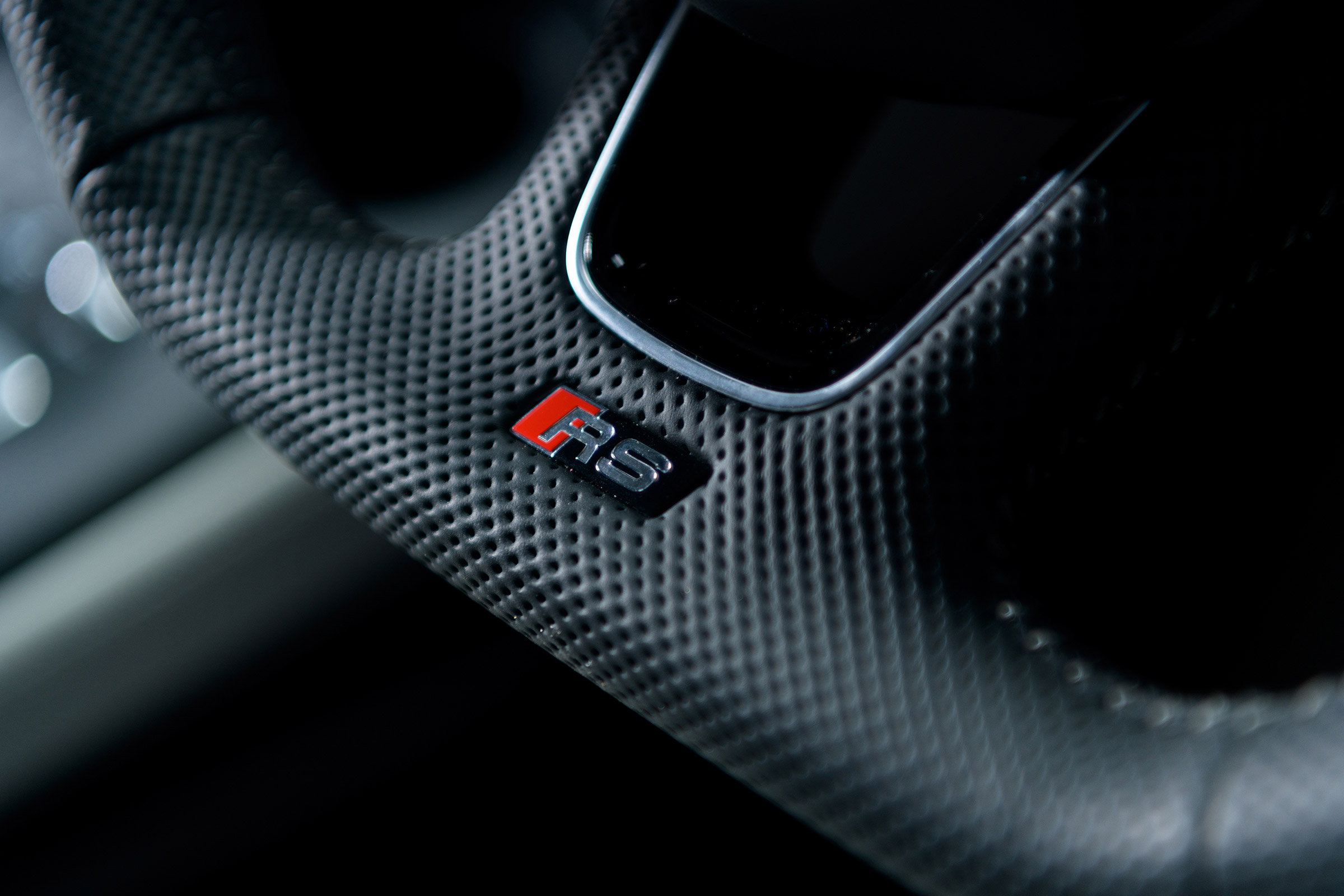Audi RS 4 Avant - steering wheel detail