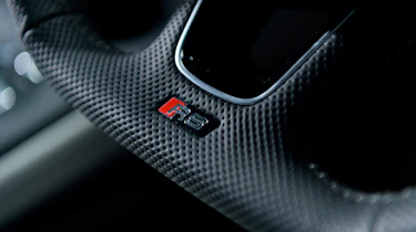 Audi RS 4 Avant - steering wheel detail
