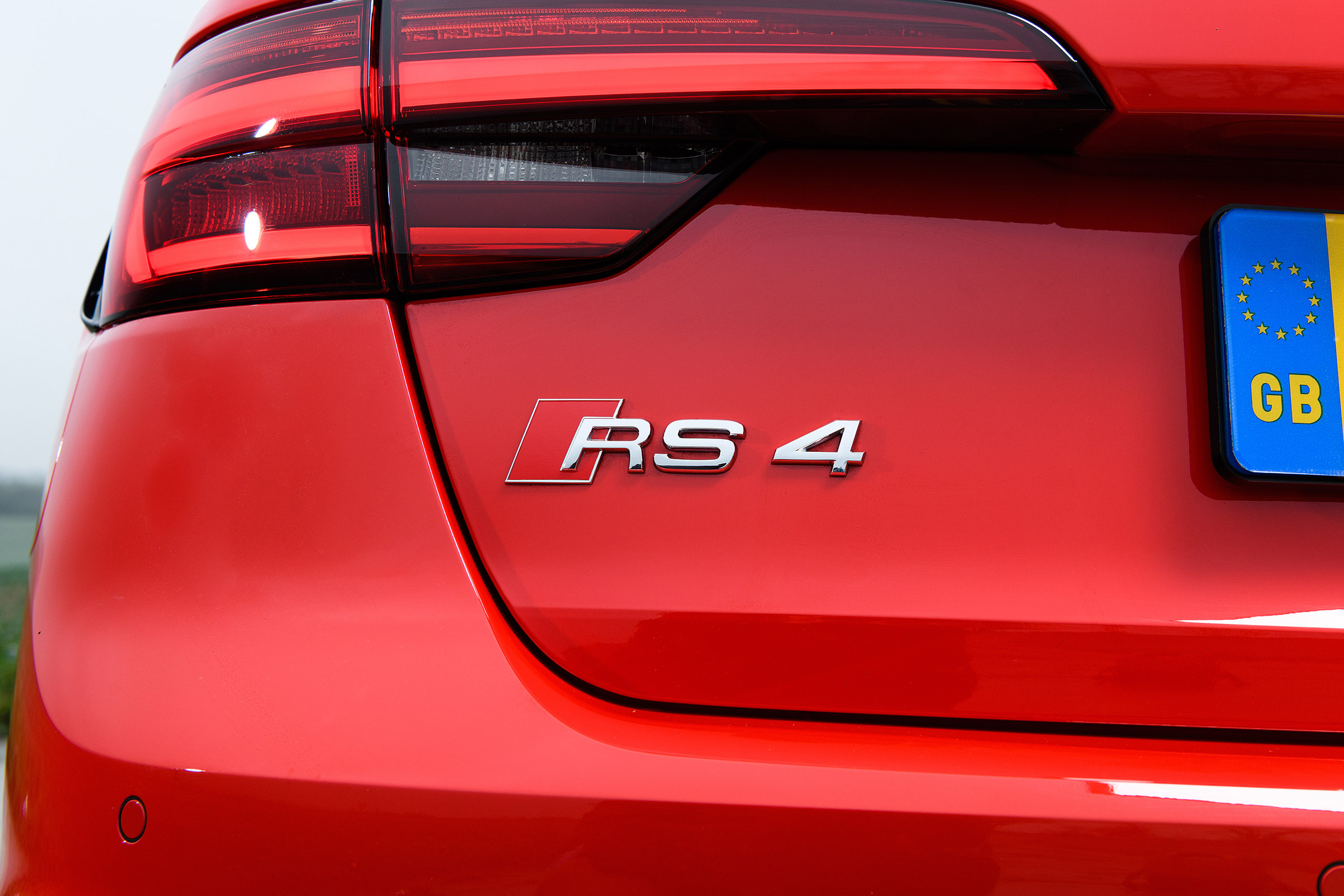 Audi RS 4 Avant - RS 4 badge
