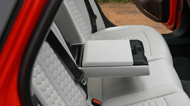 Audi RS 4 Avant - rear seats