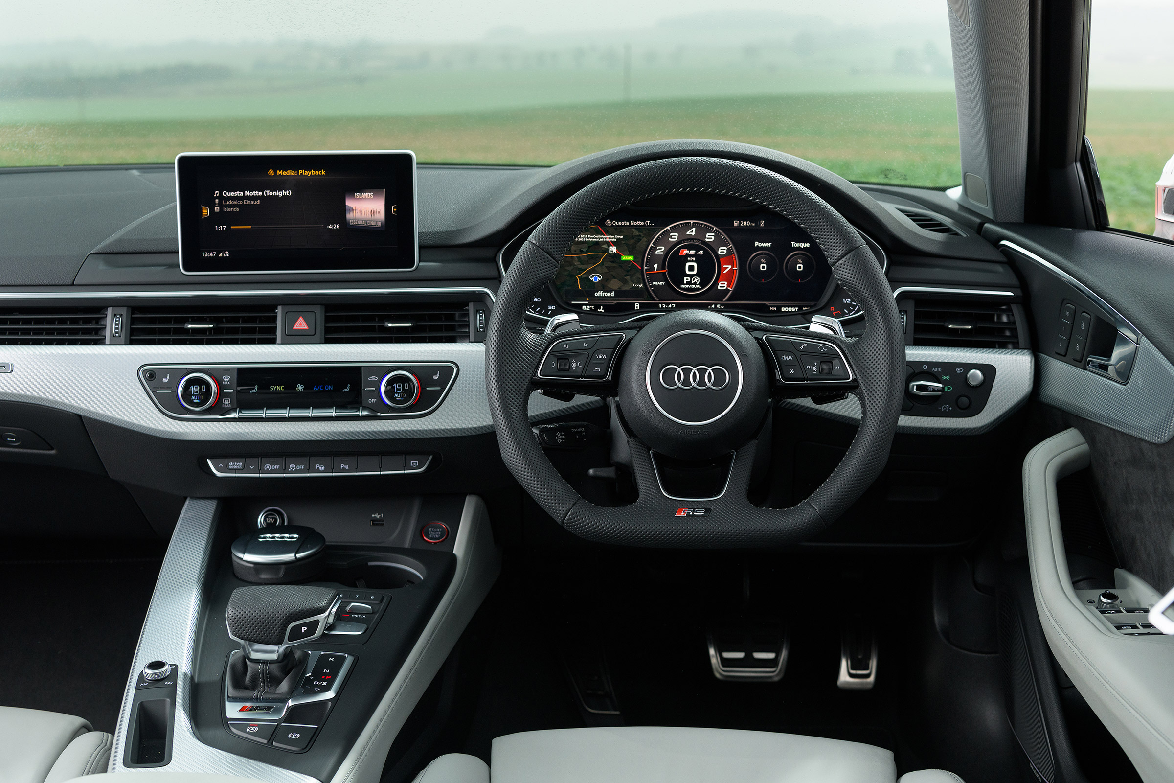 Audi RS 4 Avant - dash