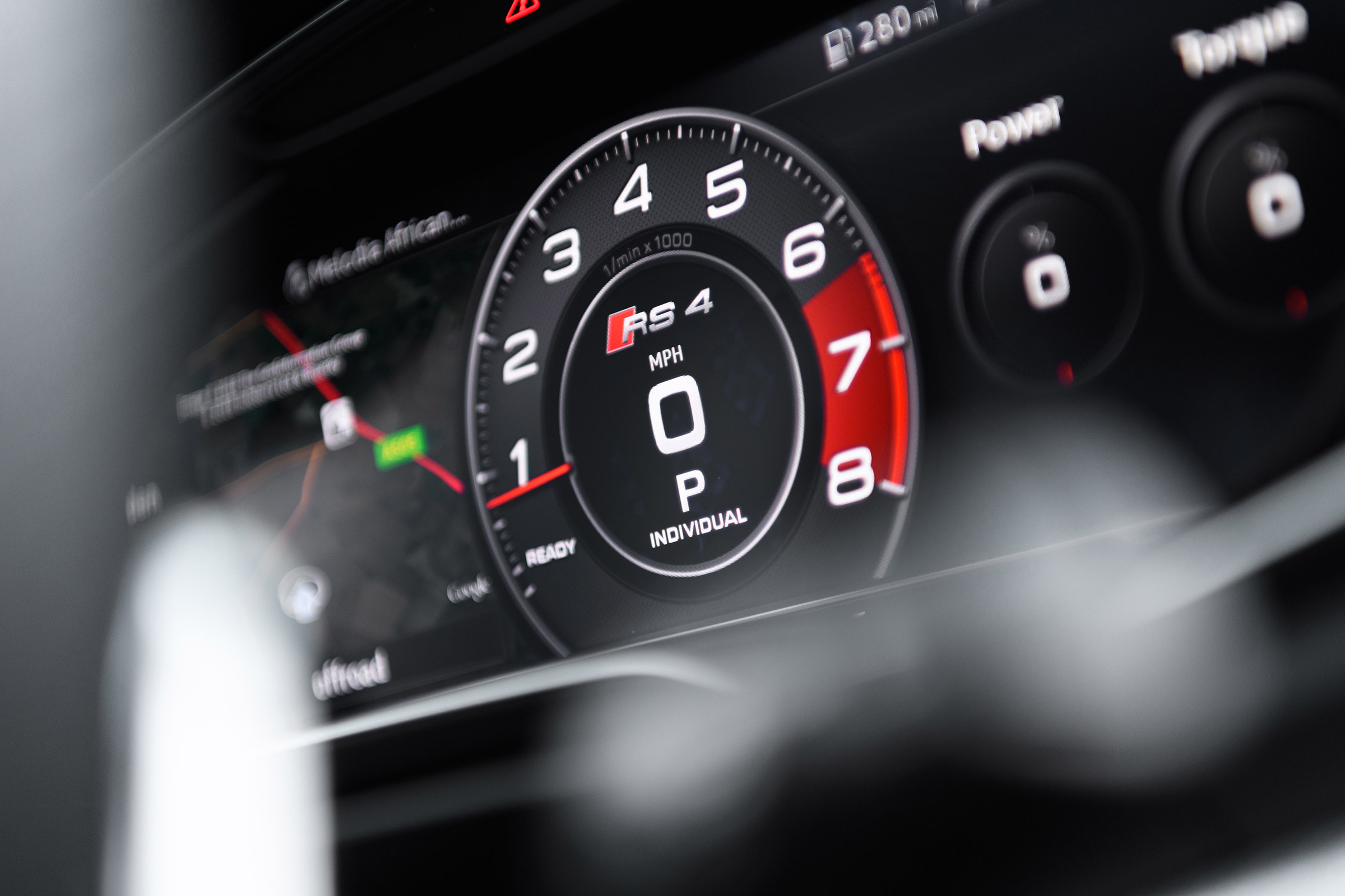 Audi RS 4 Avant - dials
