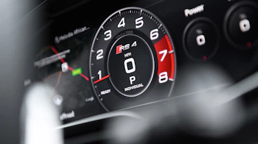 Audi RS 4 Avant - dials