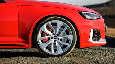 Audi RS 4 Avant - side detail