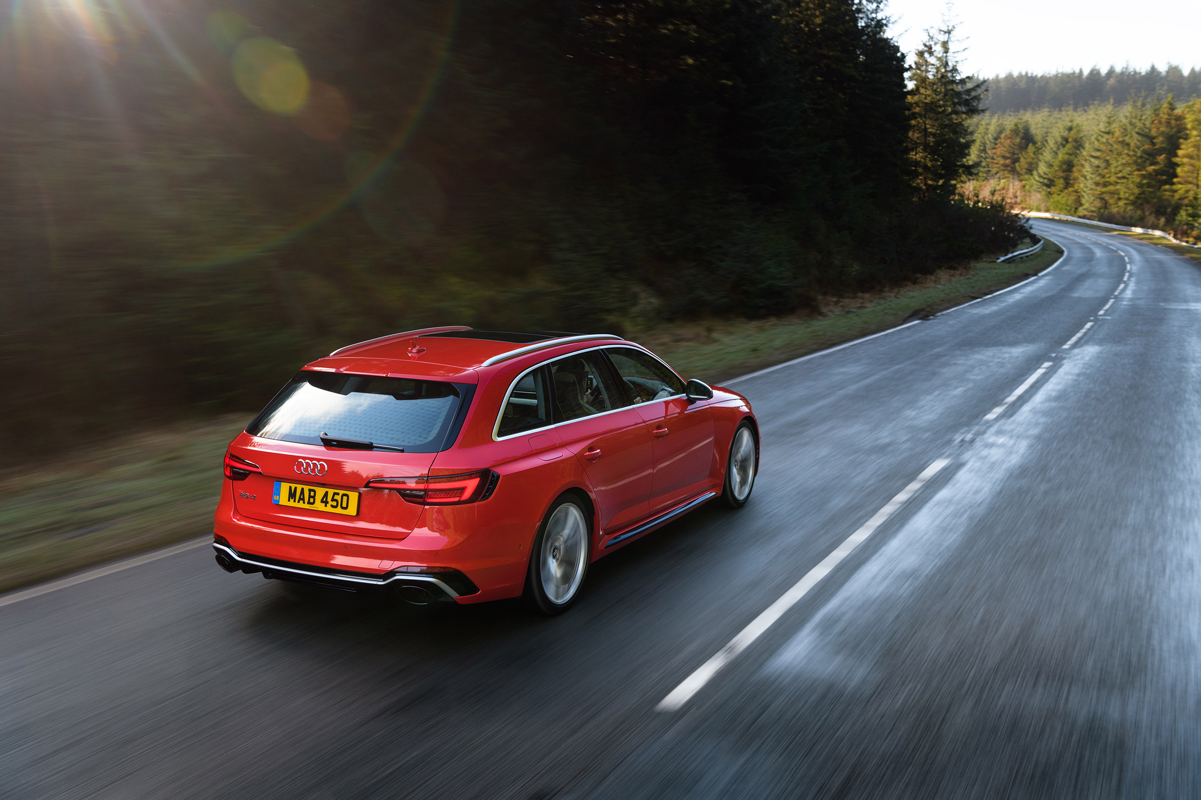 Audi RS 4 Avant - rear tracking