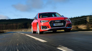 Audi RS 4 Avant - front panning