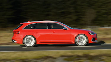 Audi RS 4 Avant - side