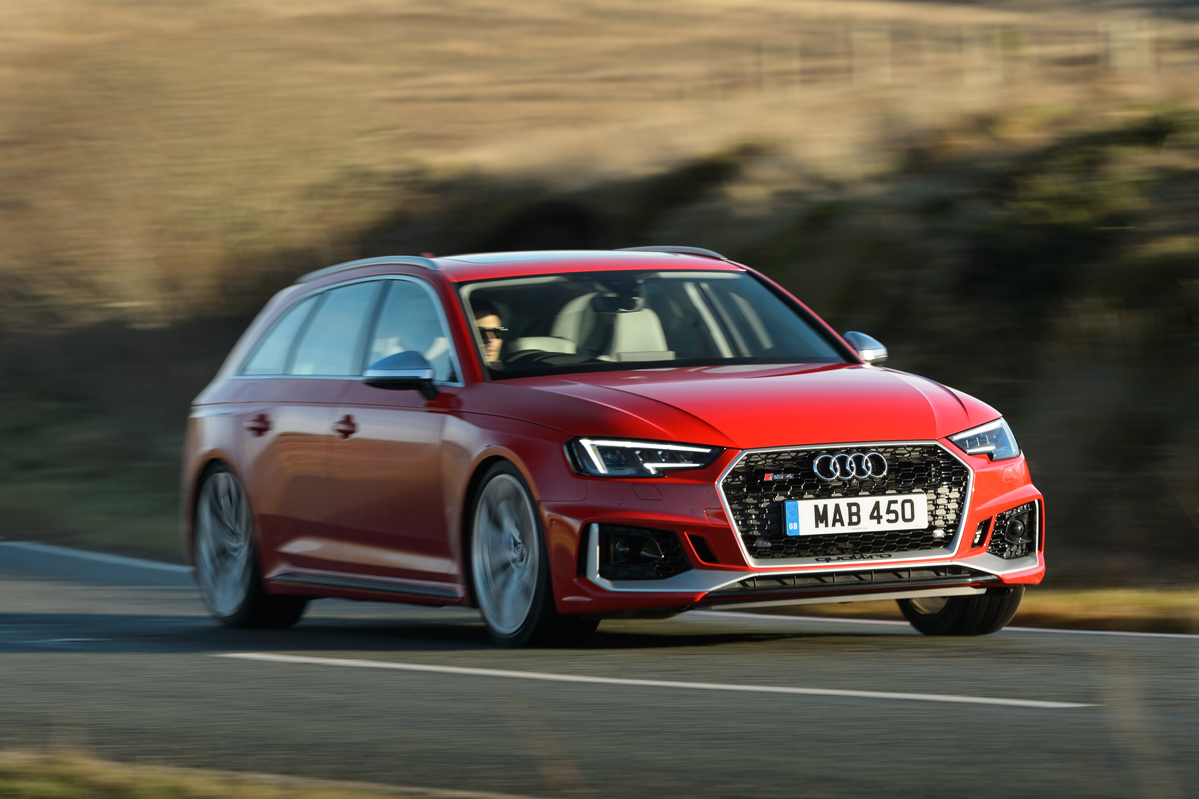 Audi RS 4 Avant - front cornering
