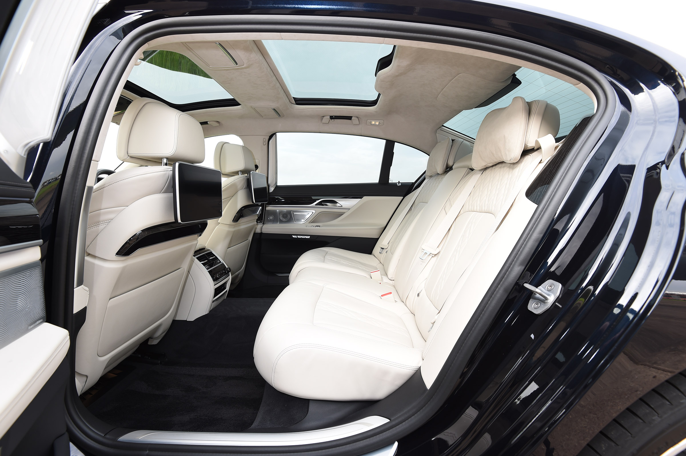 BMW 7 Series - rear seats