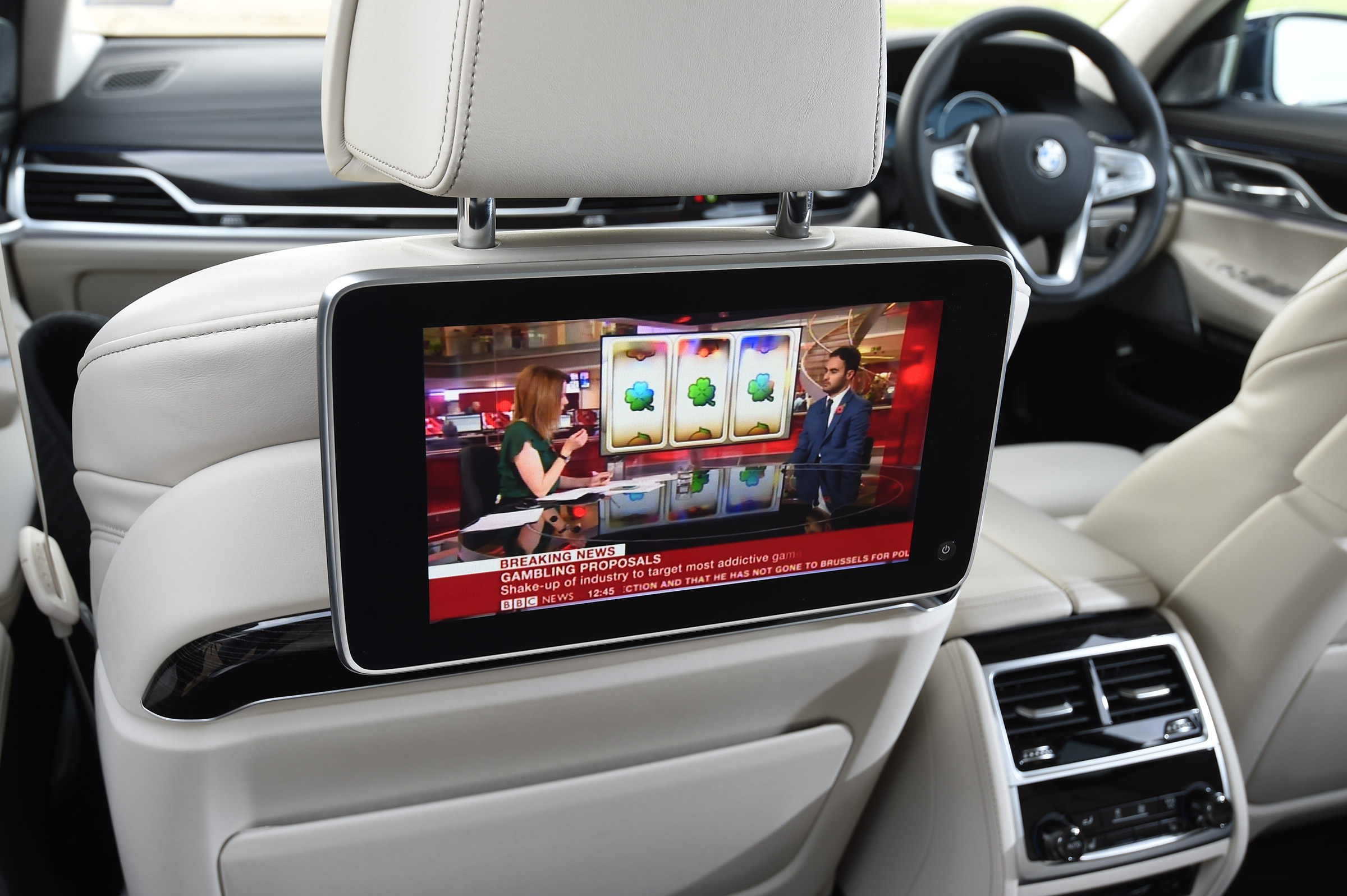 BMW 7 Series - rear screen
