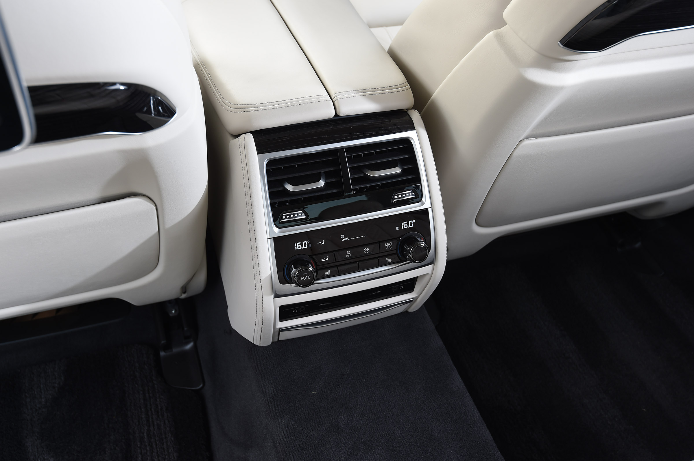 BMW 7 Series - rear vents