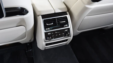 BMW 7 Series - rear vents