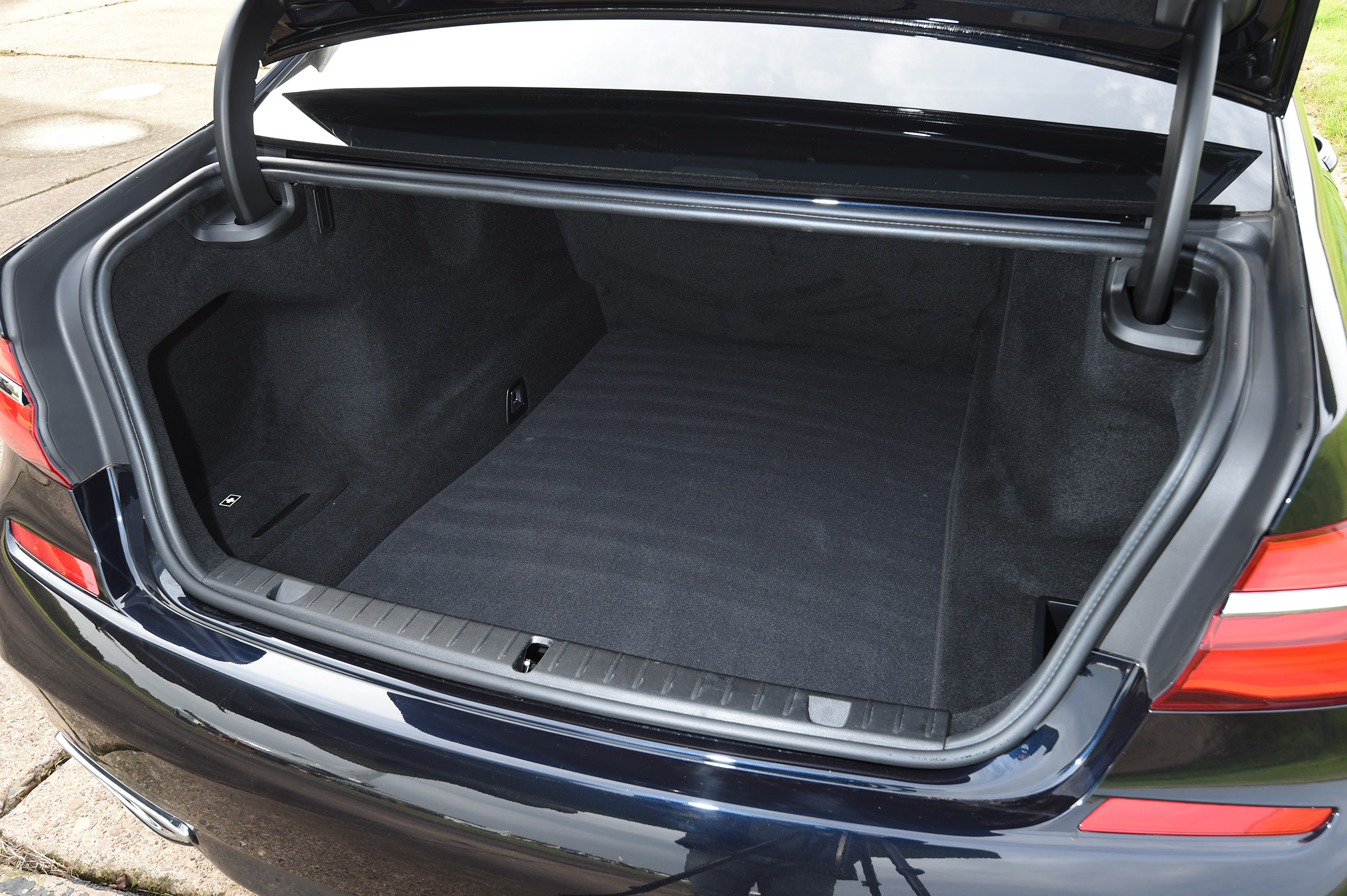 BMW 7 Series - boot
