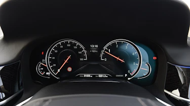 BMW 7 Series - dials