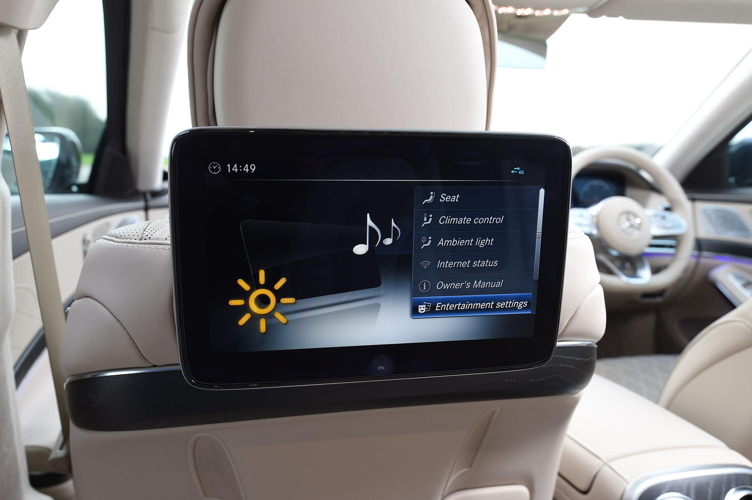Mercedes S-Class - rear screen