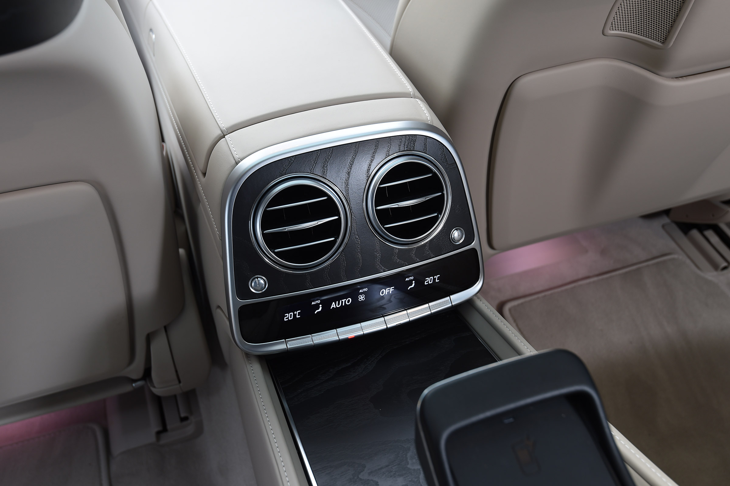 Mercedes S-Class - rear vents