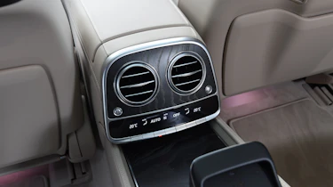 Mercedes S-Class - rear vents