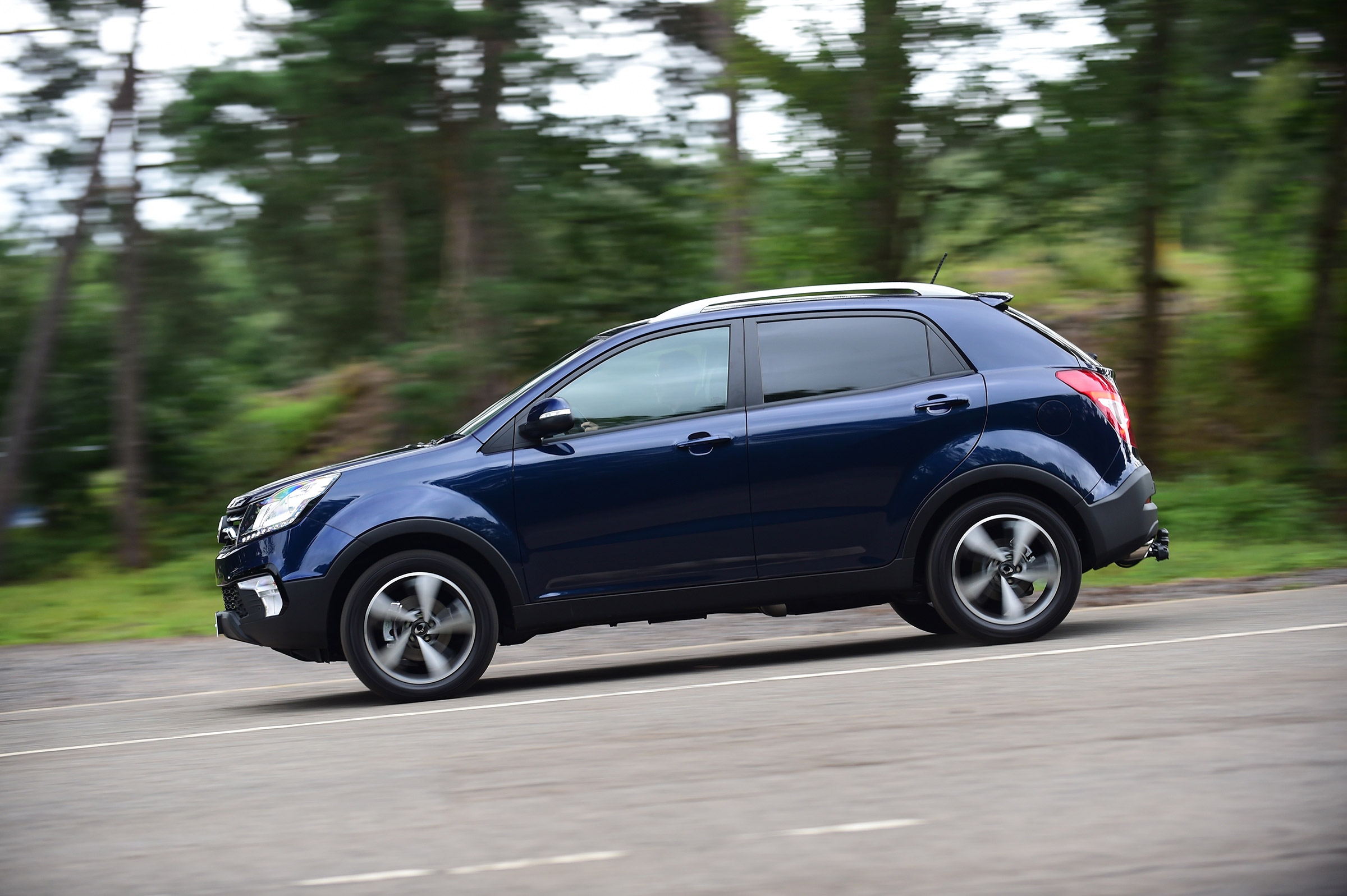 SsangYong Korando - side action