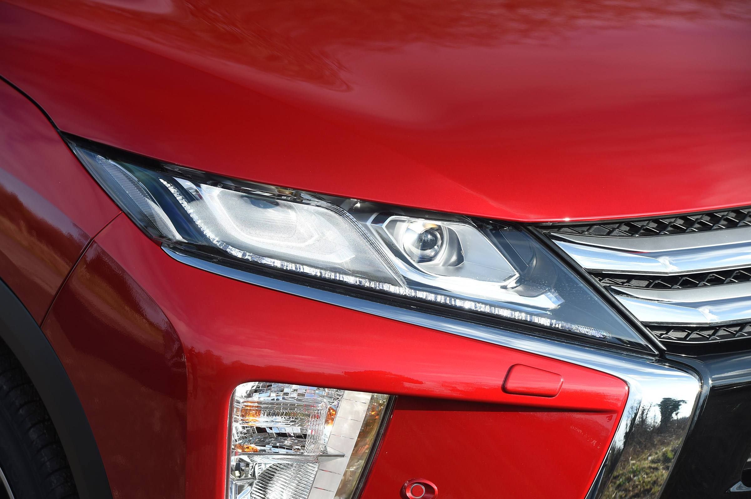 Mitsubishi Eclipse Cross First Edition - front light