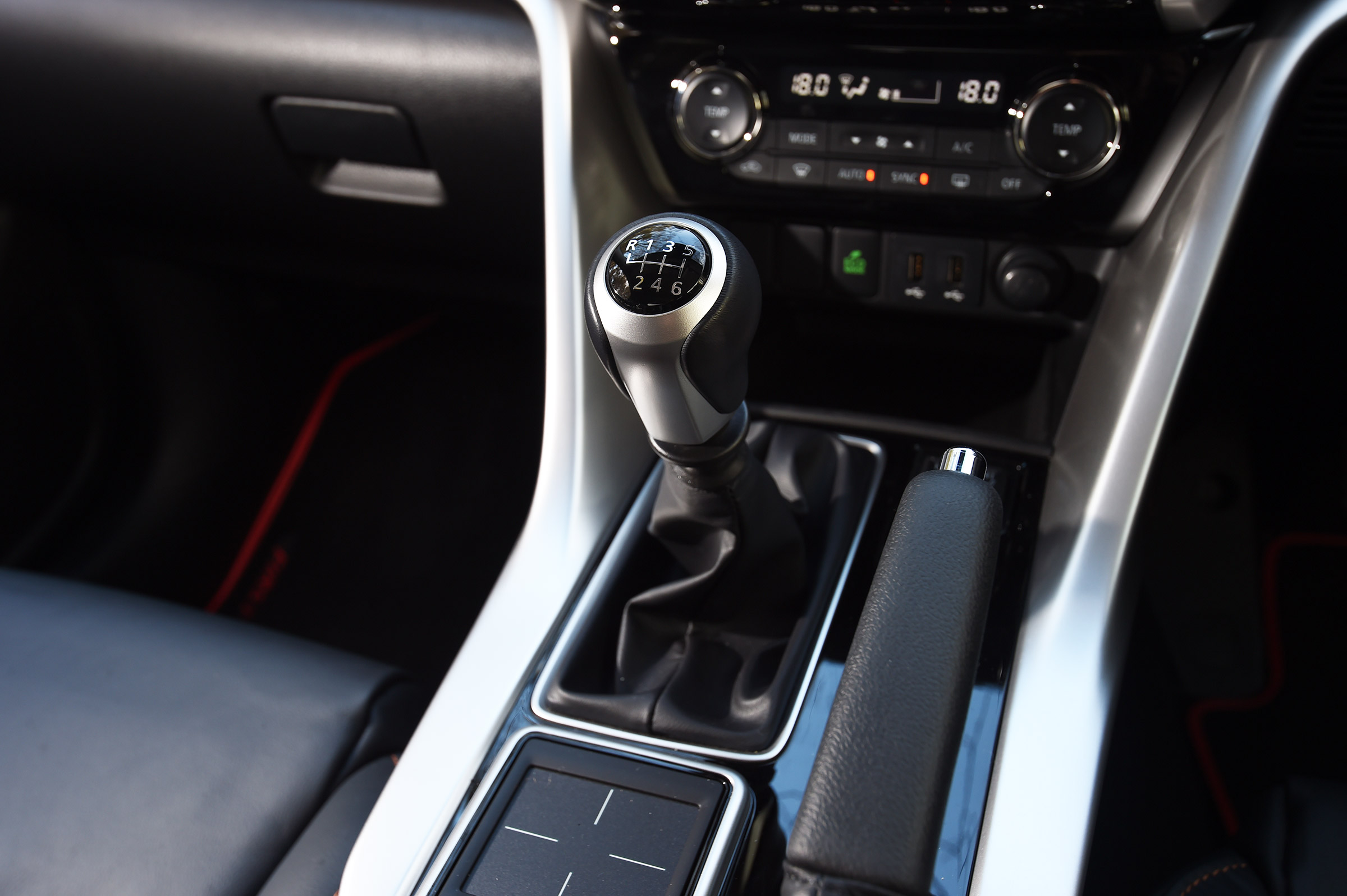 Mitsubishi Eclipse Cross First Edition - transmission