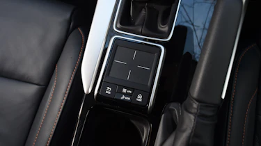 Mitsubishi Eclipse Cross First Edition - touchpad