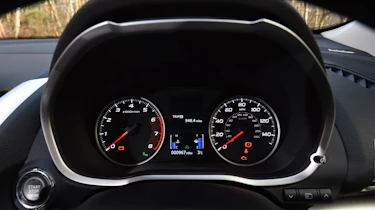 Mitsubishi Eclipse Cross First Edition - dials