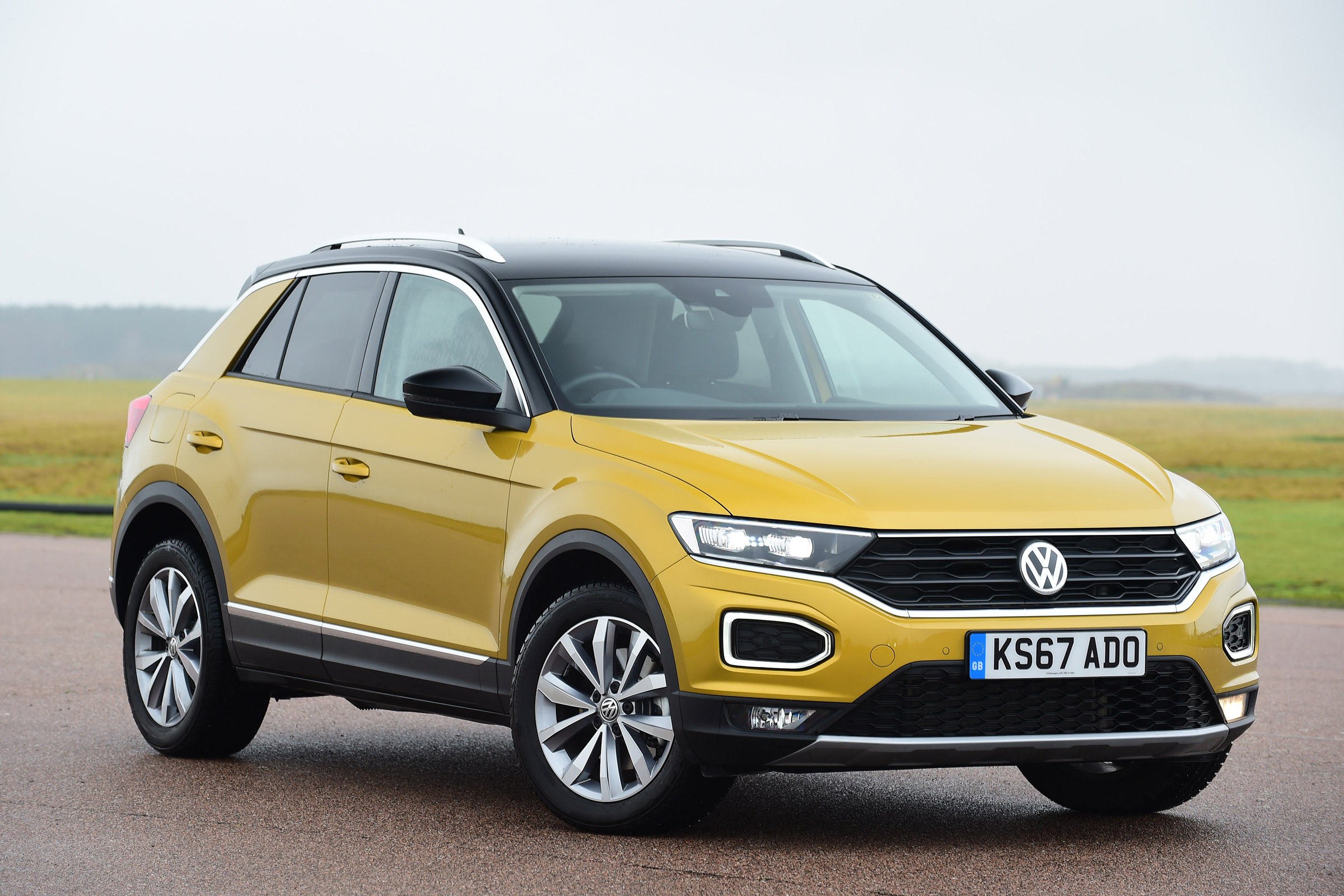 Volkswagen T-Roc - front static