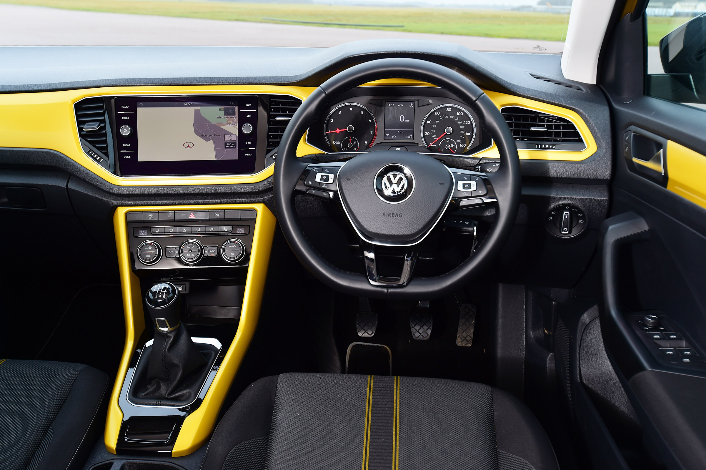 Volkswagen T-Roc - dash