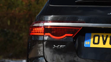 Jaguar XF Sportbrake 3.0 diesel S - rear light