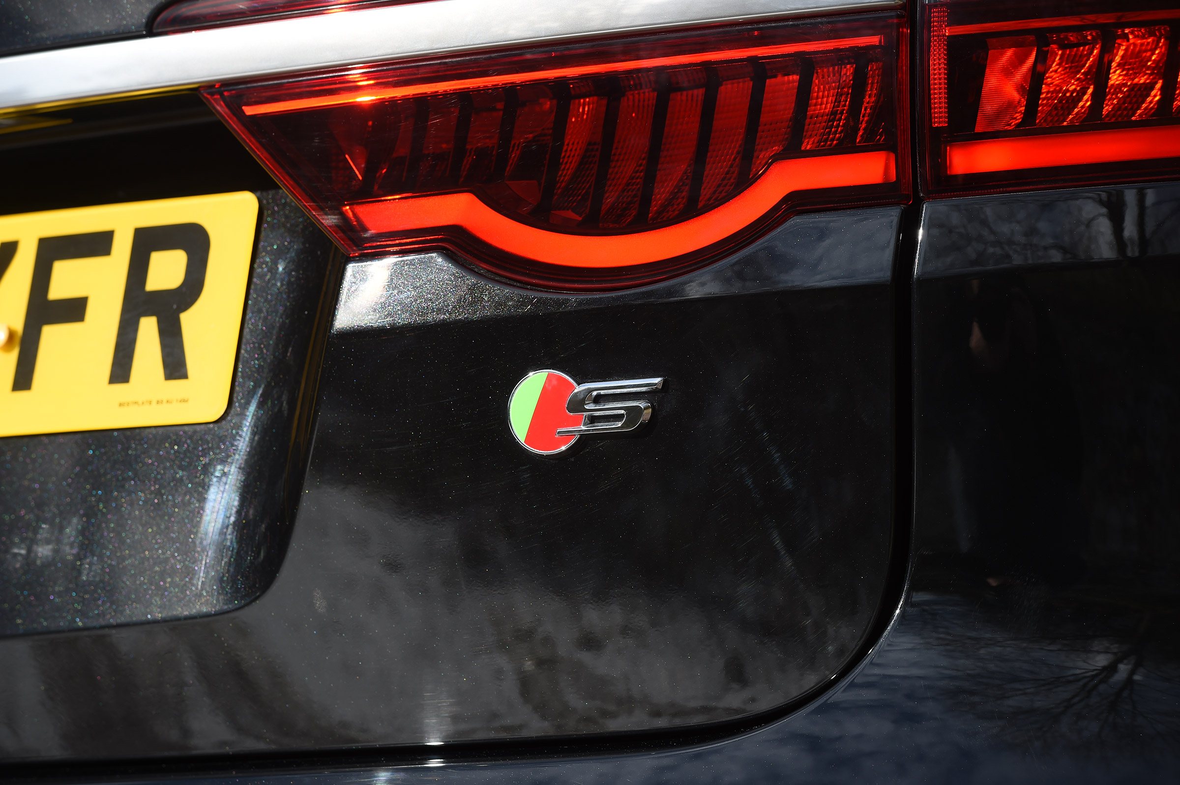 Jaguar XF Sportbrake 3.0 diesel S - S badge
