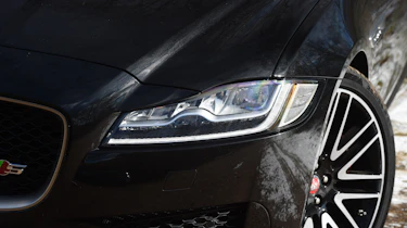 Jaguar XF Sportbrake 3.0 diesel S - front light