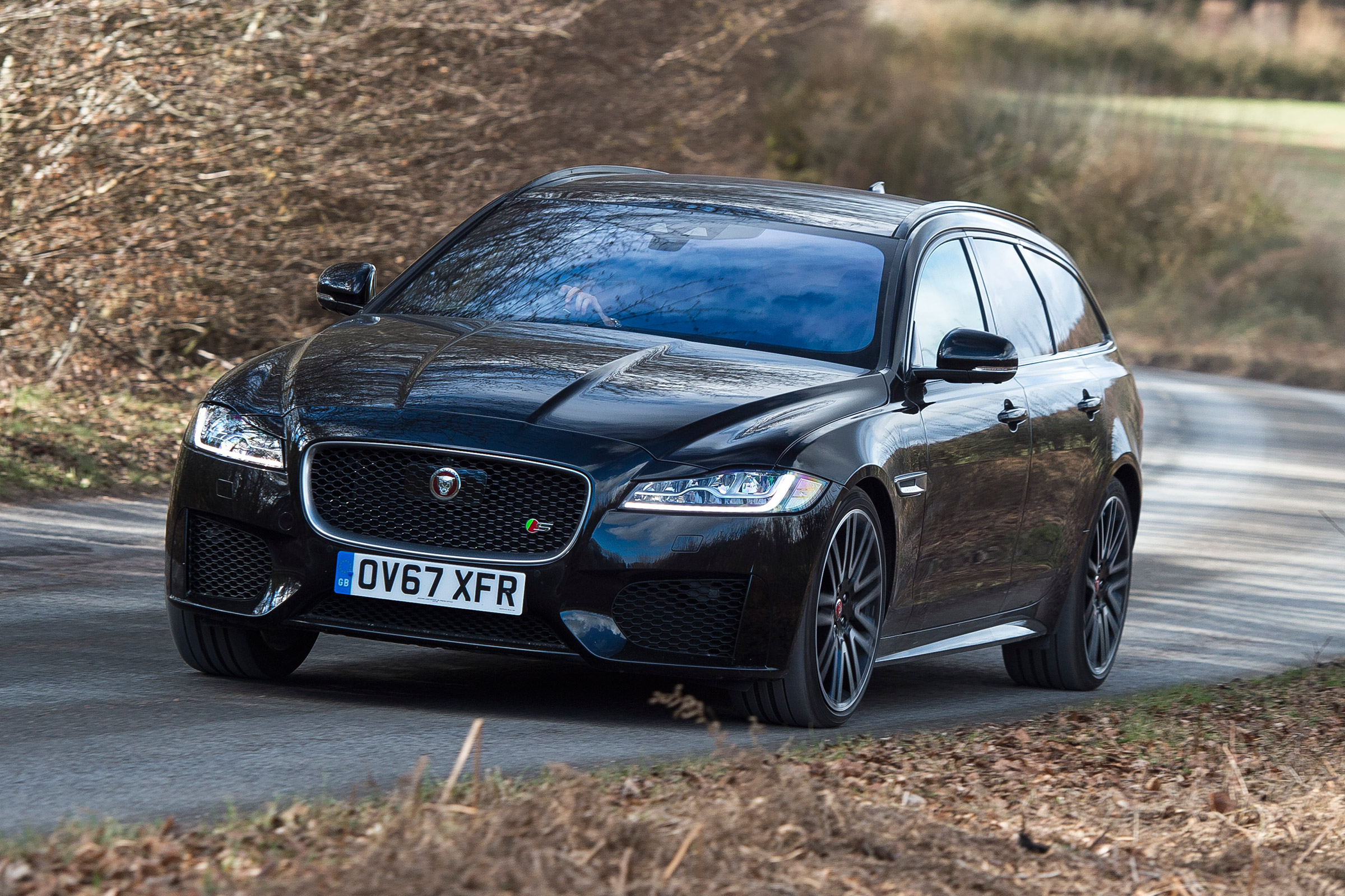 Jaguar XF Sportbrake 3.0 diesel S - front action