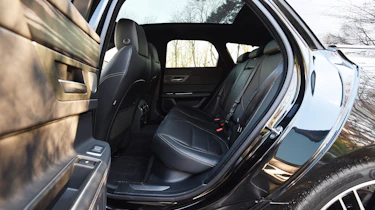 Jaguar XF Sportbrake 3.0 diesel S - rear seats