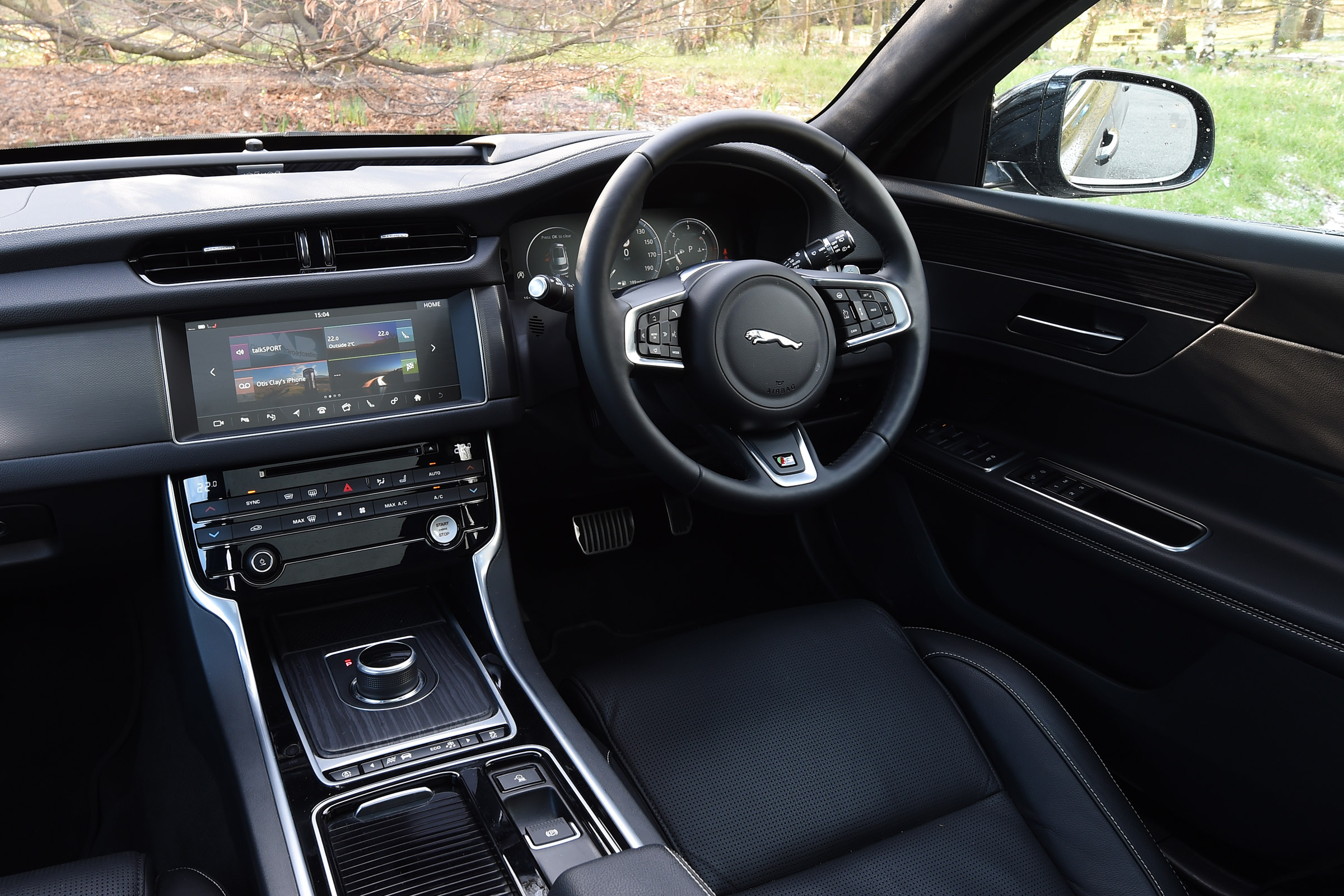 Jaguar XF Sportbrake 3.0 diesel S - cabin