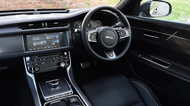 Jaguar XF Sportbrake 3.0 diesel S - cabin
