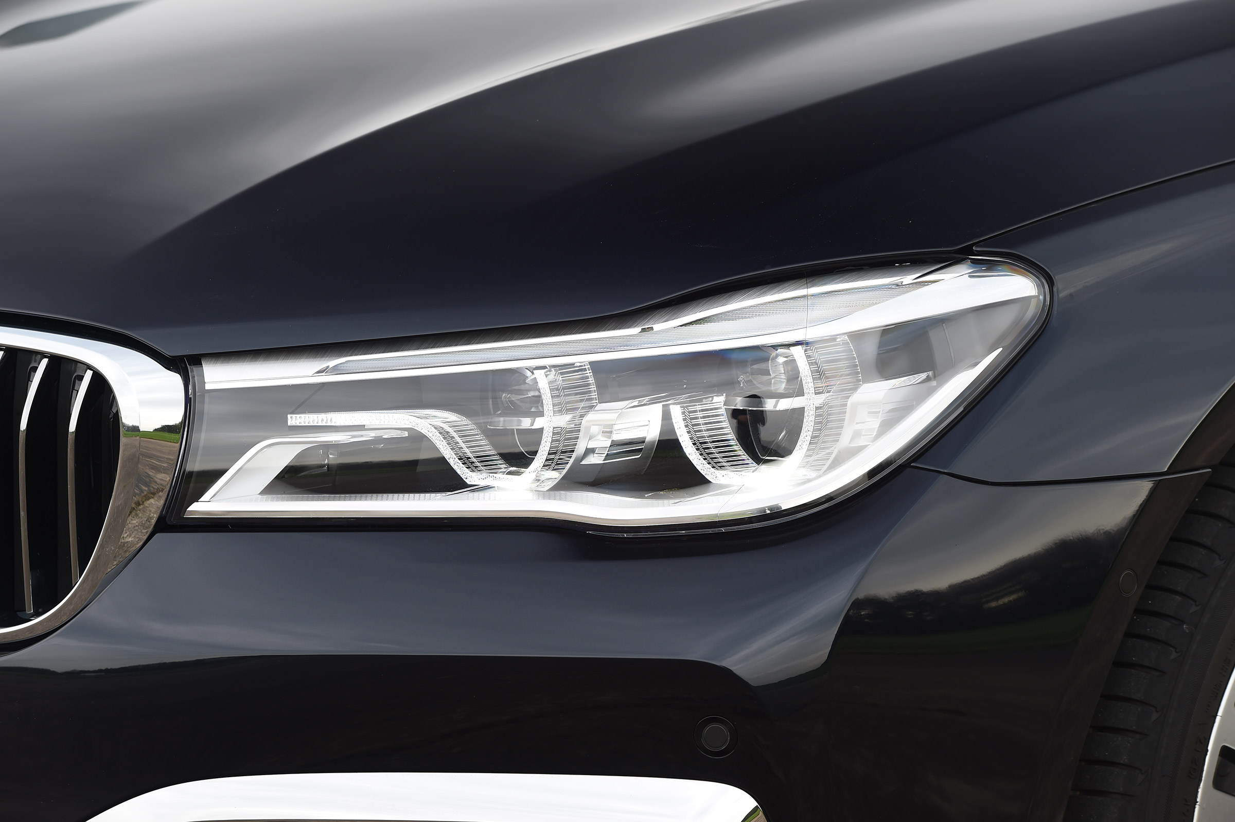 BMW 7 Series - front light