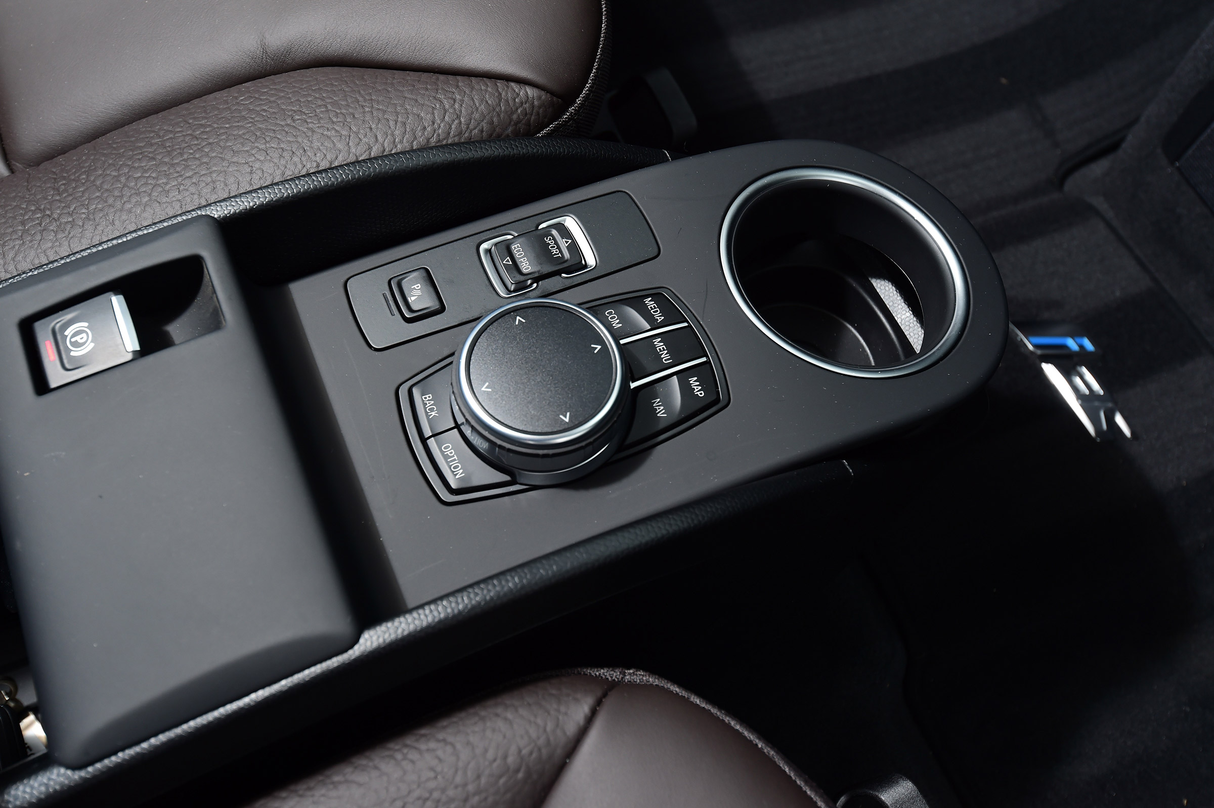 BMW i3s - centre console