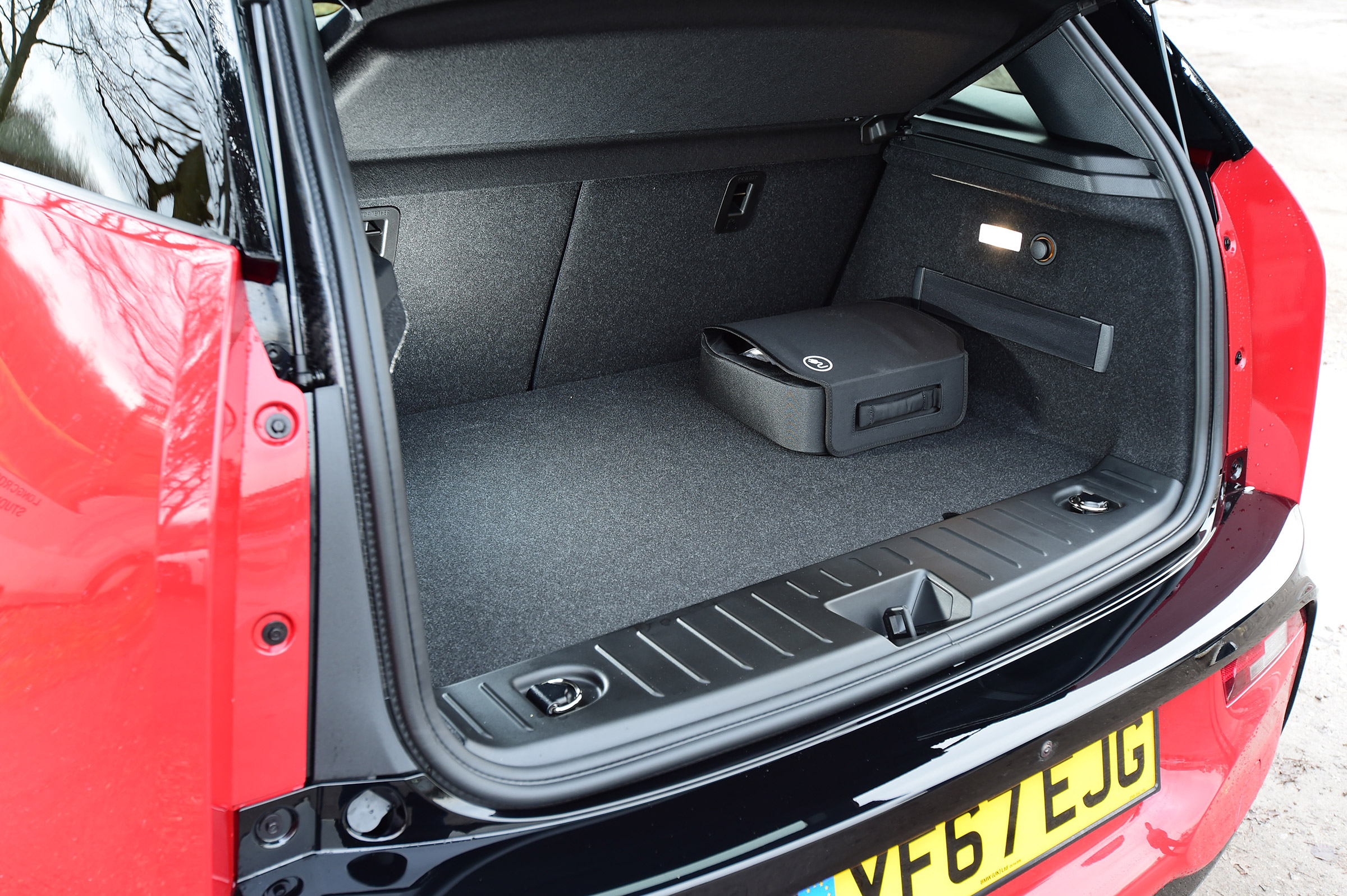 BMW i3s - boot