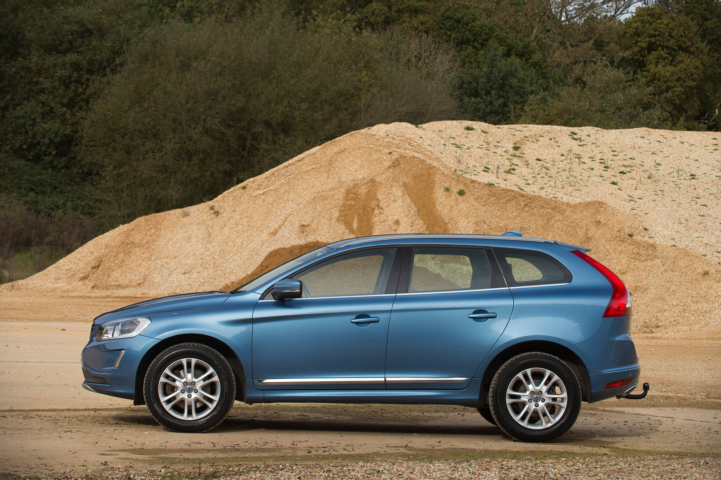 Volvo XC60 - side