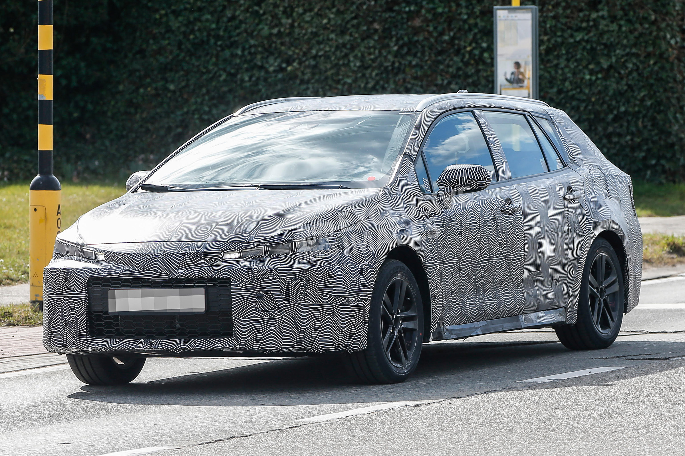 Toyota Auris Touring Sports - spyshot 2