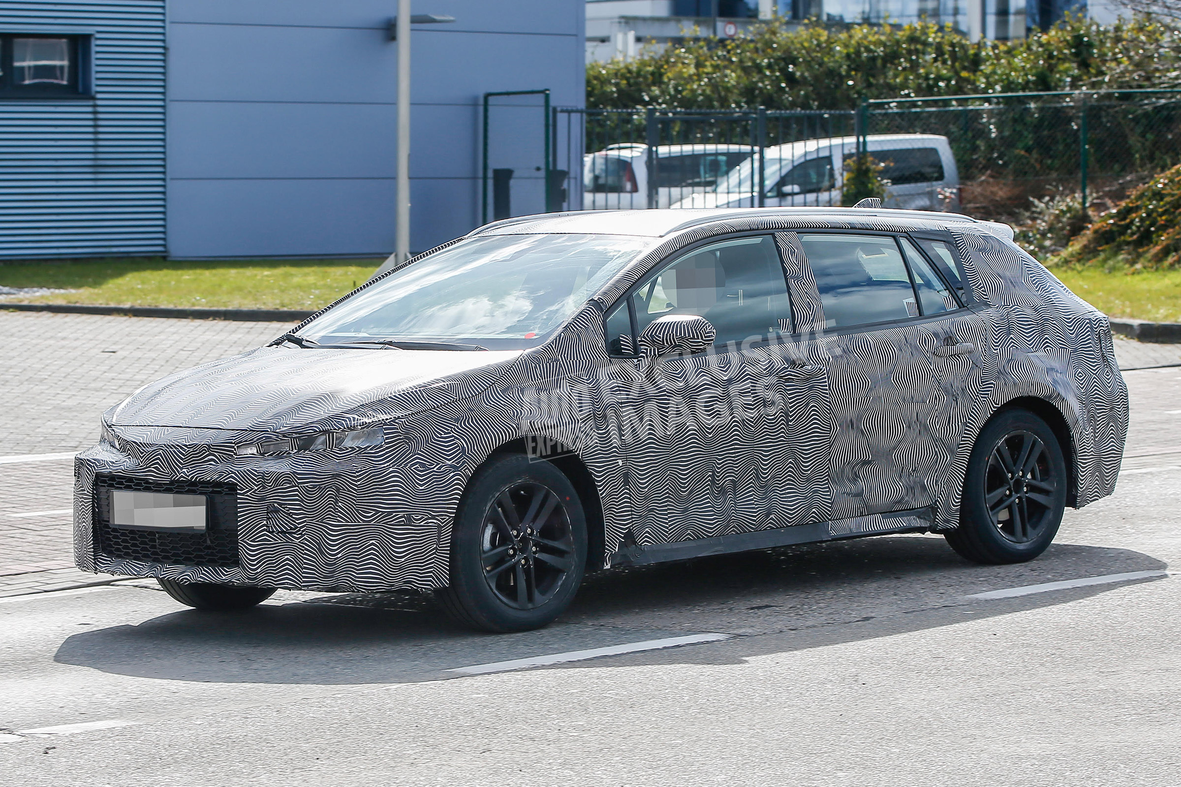 Toyota Auris Touring Sports - spyshot 3