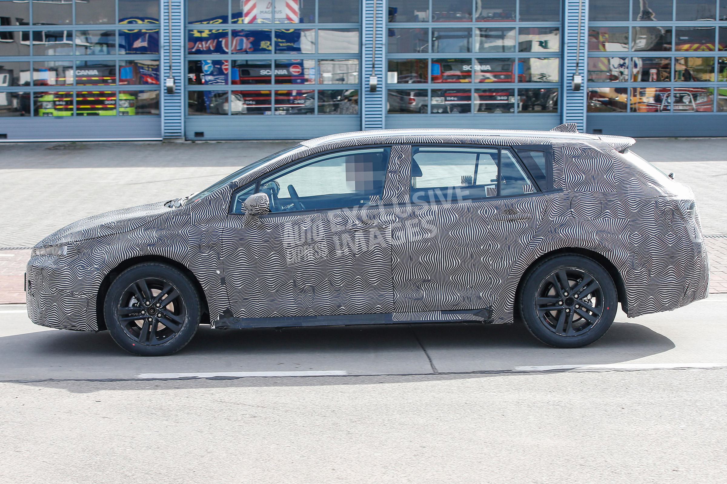 Toyota Auris Touring Sports - spyshot 6