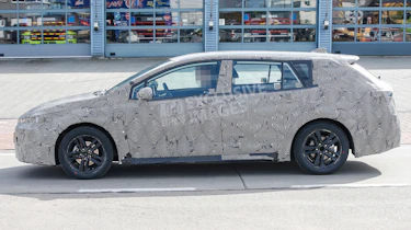Toyota Auris Touring Sports - spyshot 6