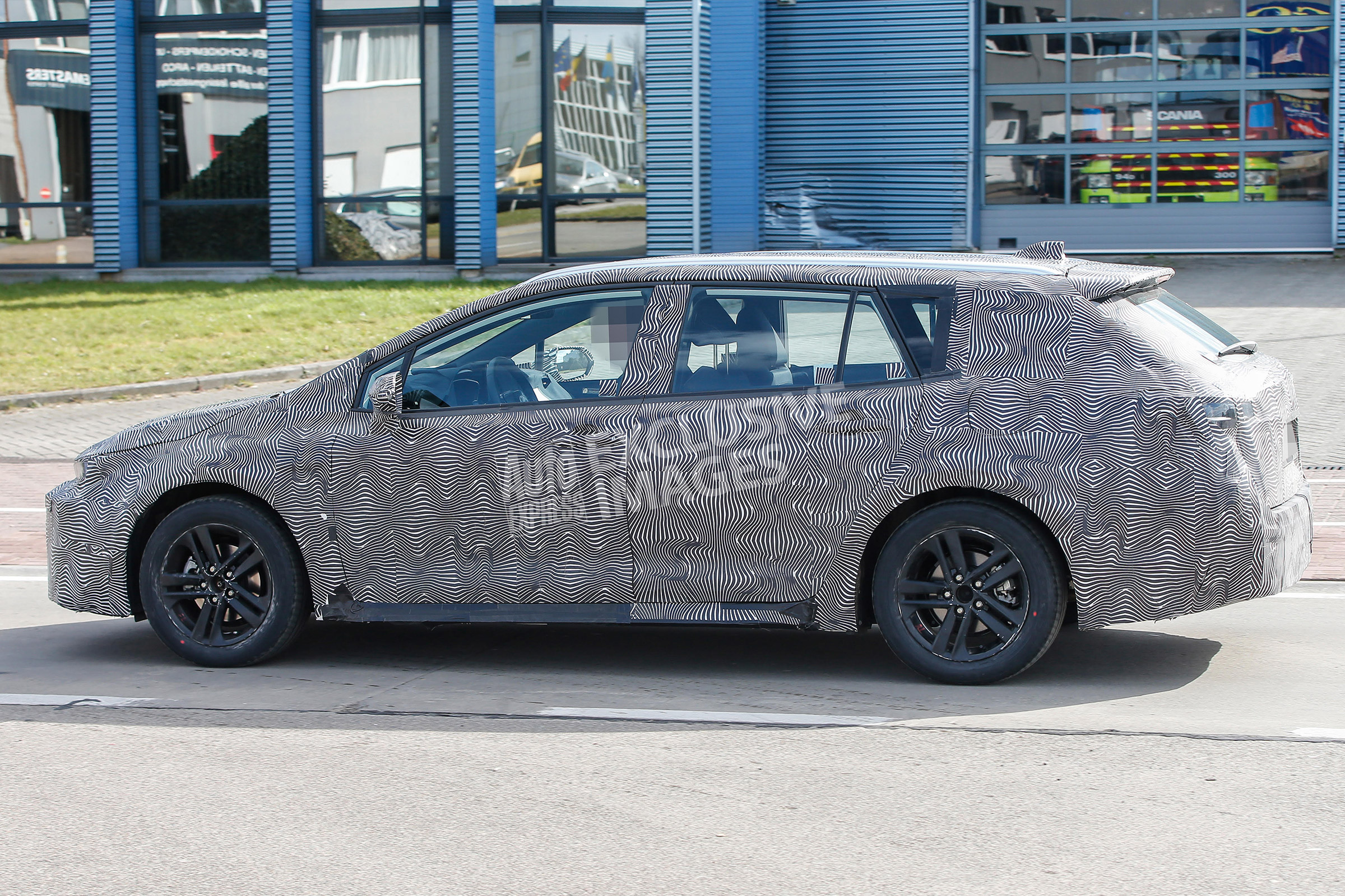 Toyota Auris Touring Sports - spyshot 7