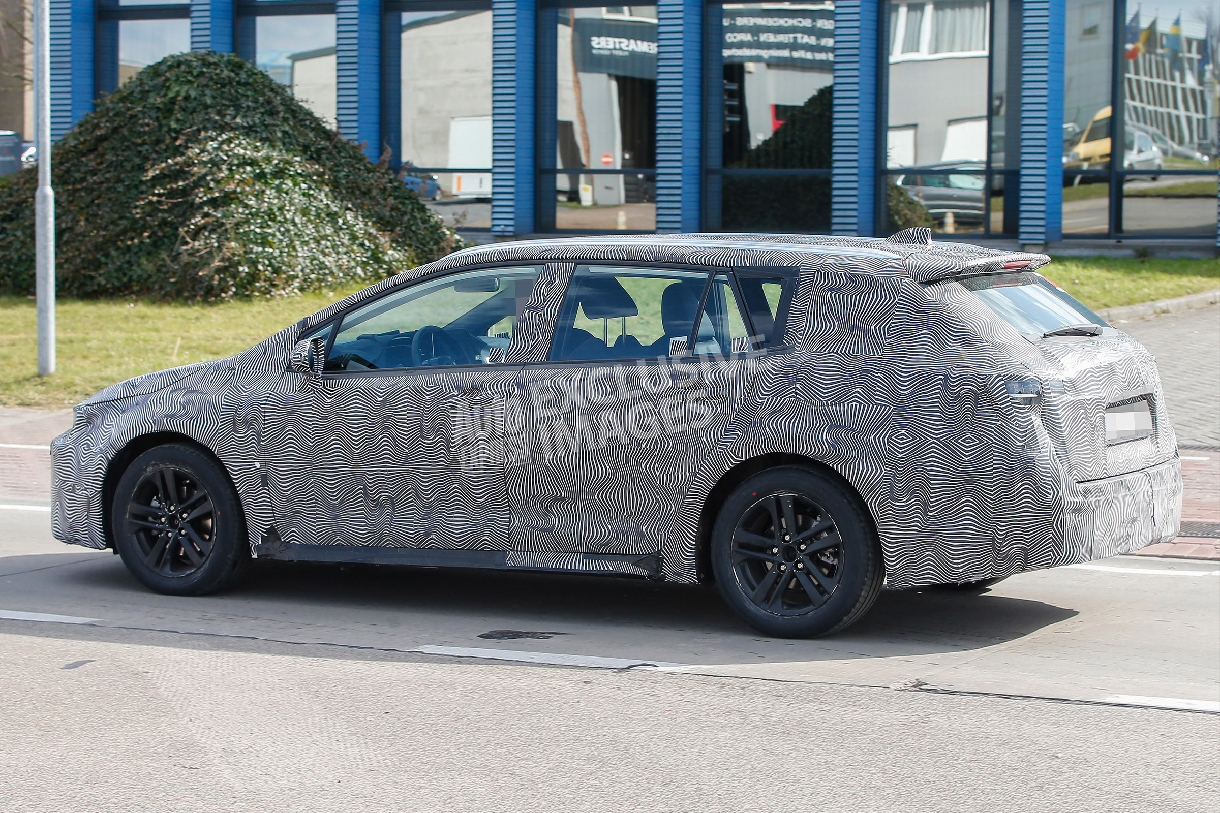 Toyota Auris Touring Sports - spyshot 8