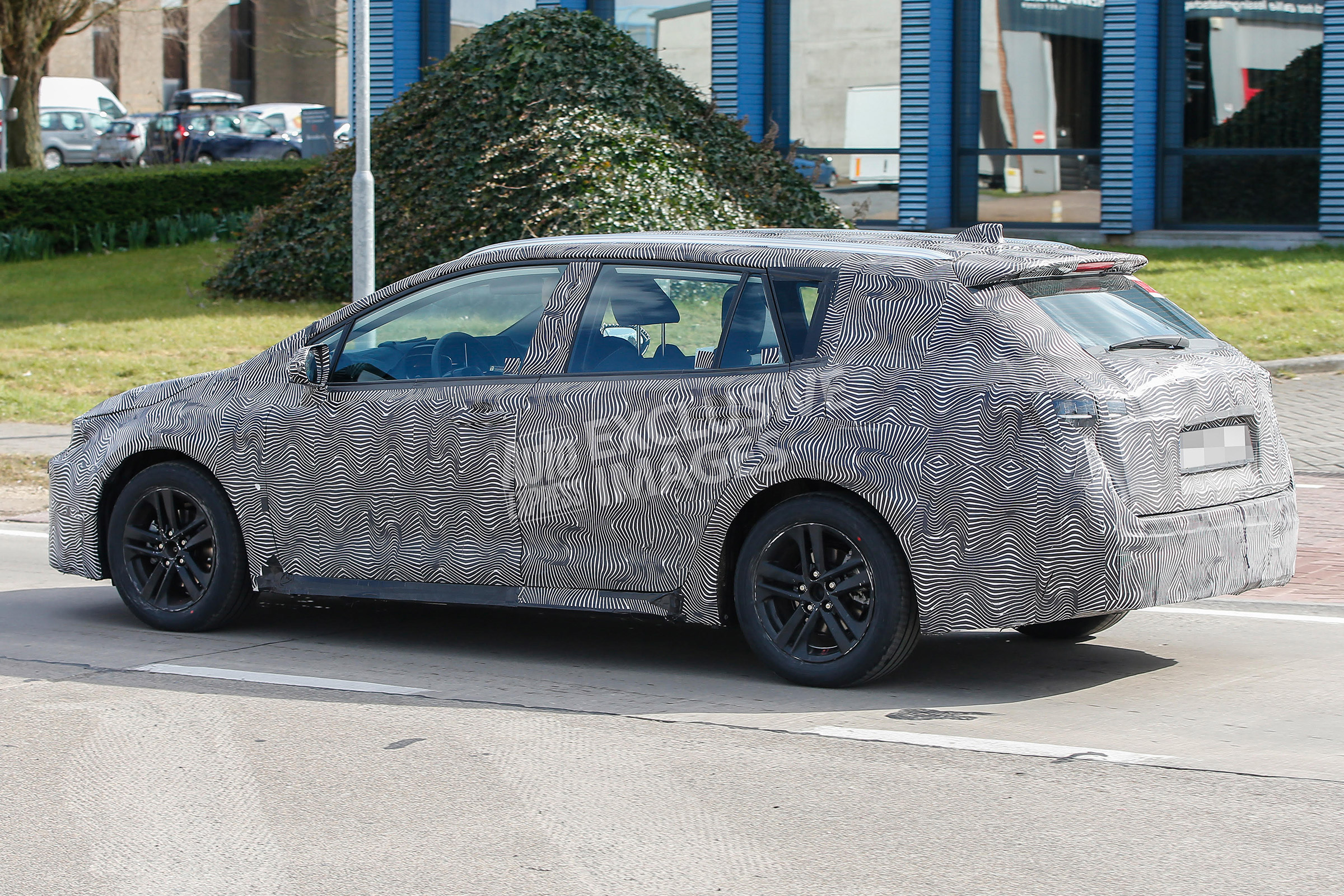 Toyota Auris Touring Sports - spyshot 9