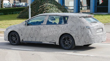 Toyota Auris Touring Sports - spyshot 9
