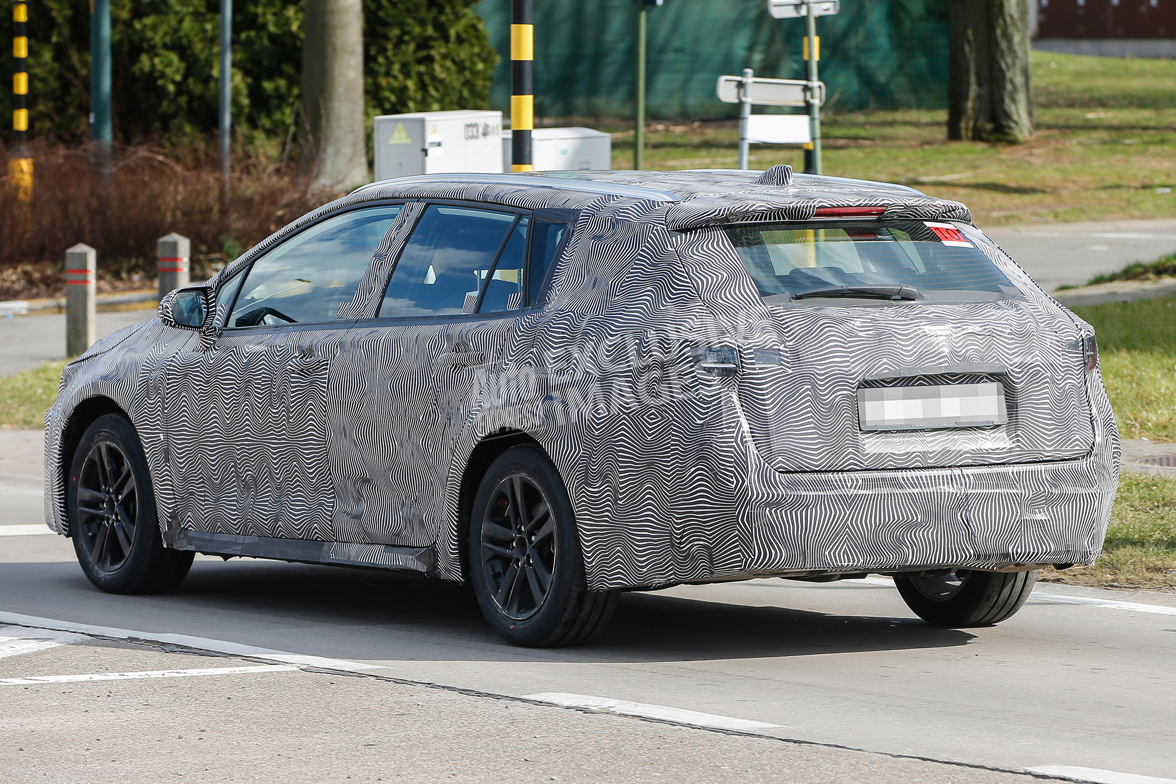Toyota Auris Touring Sports - spyshot 11